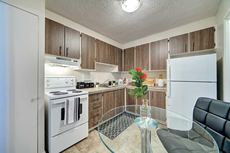 Côte St-Luc Le Oakridge #5795 711 - 1