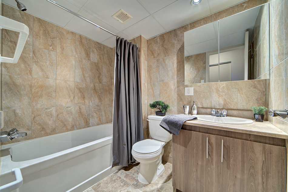 Côte St-Luc Le Oakridge #5795 408 - 8