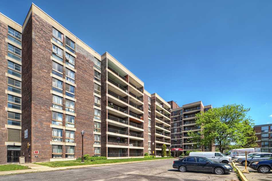 Côte St-Luc Le Oakridge #5795 404 1 Côte St-Luc Le Oakridge #5795 404 1