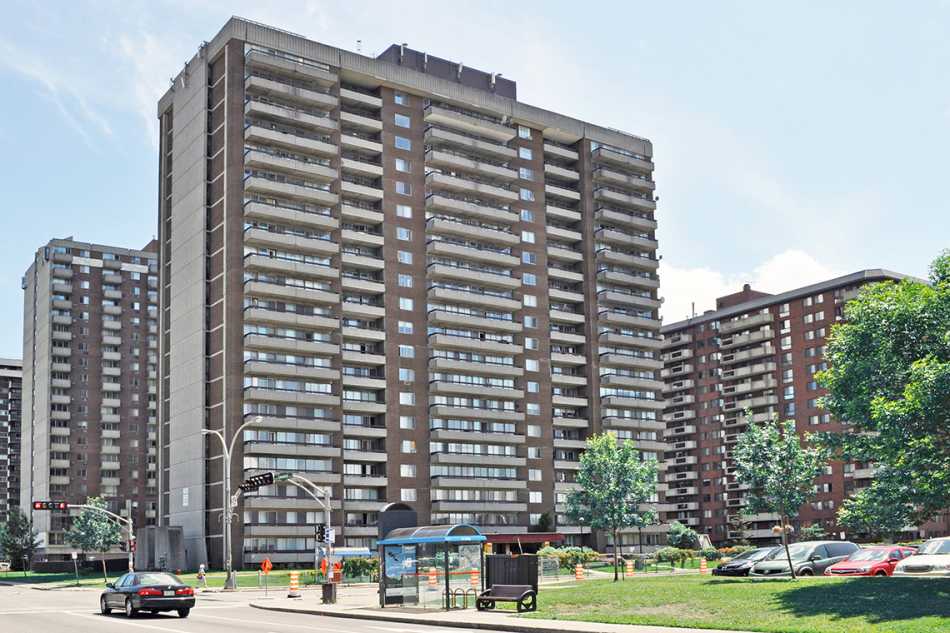 Côte St-Luc Seasons #6600 1808 1 Côte St-Luc Seasons #6600 1808 1